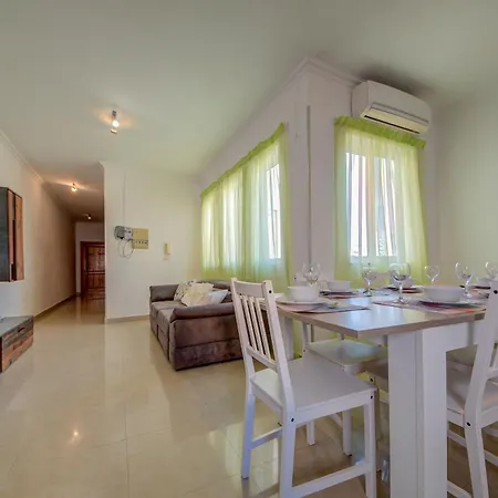 Apartman St Julian's Unique 3-bedroom And Penthouse With Jacuzzi San Ġiljan
