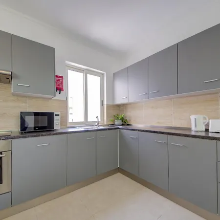 St Julian's Unique 3-bedroom And Penthouse With Jacuzzi Apartman