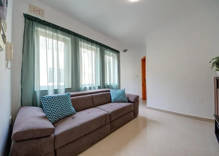 St Julian's Unique 3-bedroom And Penthouse With Jacuzzi Apartman San Ġiljan