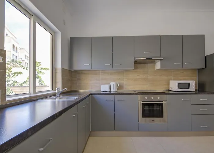 St Julian's Unique 3-bedroom And Penthouse With Jacuzzi Apartman