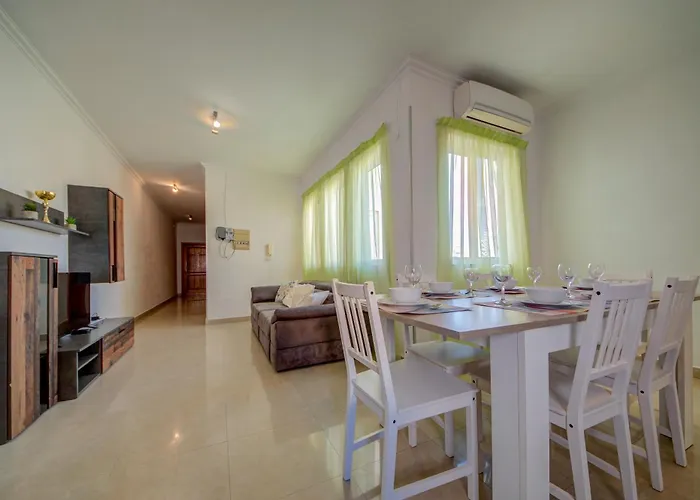 Apartman St Julian's Unique 3-bedroom And Penthouse With Jacuzzi San Ġiljan