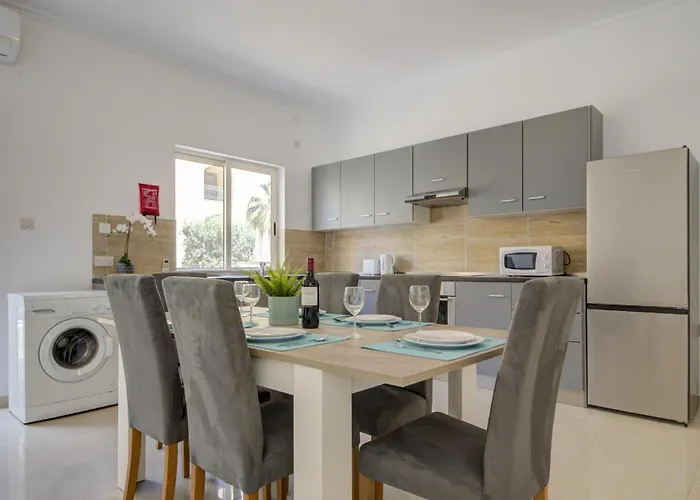 Apartman St Julian's Unique 3-bedroom And Penthouse With Jacuzzi