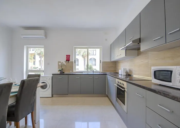 St Julian's Unique 3-bedroom And Penthouse With Jacuzzi Apartman San Ġiljan