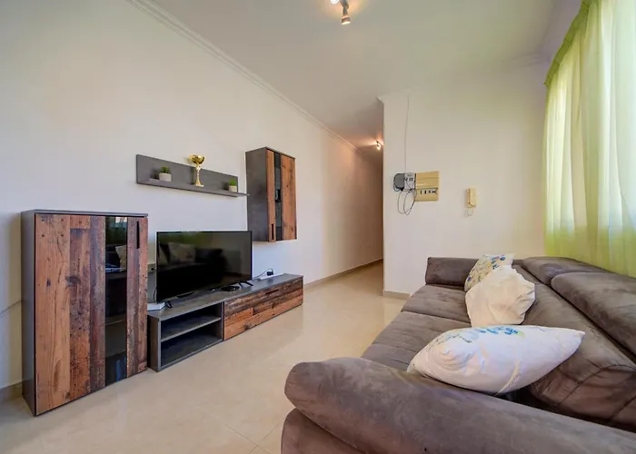 St Julian's Unique 3-bedroom And Penthouse With Jacuzzi San Ġiljan