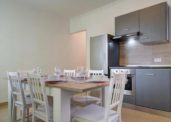 St Julian's Unique 3-bedroom And Penthouse With Jacuzzi San Ġiljan