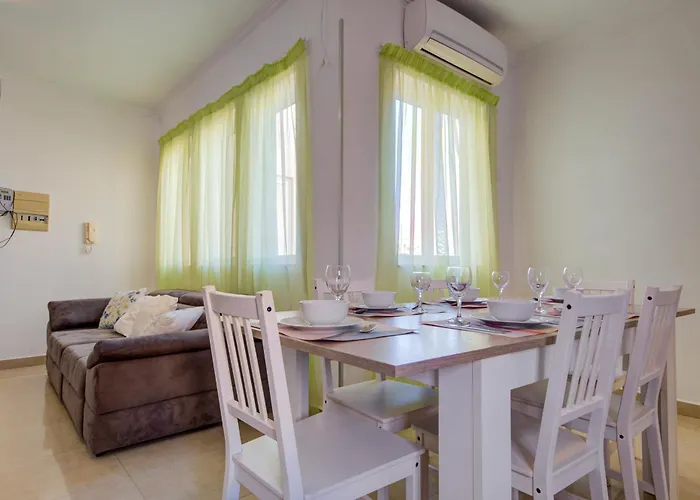 Apartman St Julian's Unique 3-bedroom And Penthouse With Jacuzzi San Ġiljan