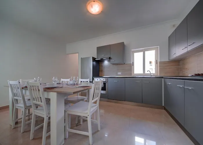 St Julian's Unique 3-bedroom And Penthouse With Jacuzzi Apartman San Ġiljan