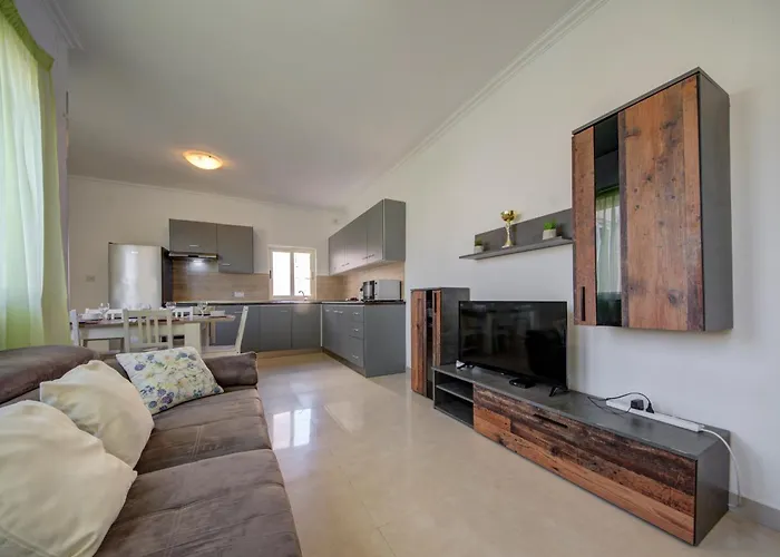 St Julian's Unique 3-bedroom And Penthouse With Jacuzzi *