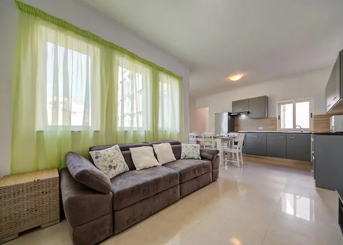 St Julian's Unique 3-bedroom And Penthouse With Jacuzzi