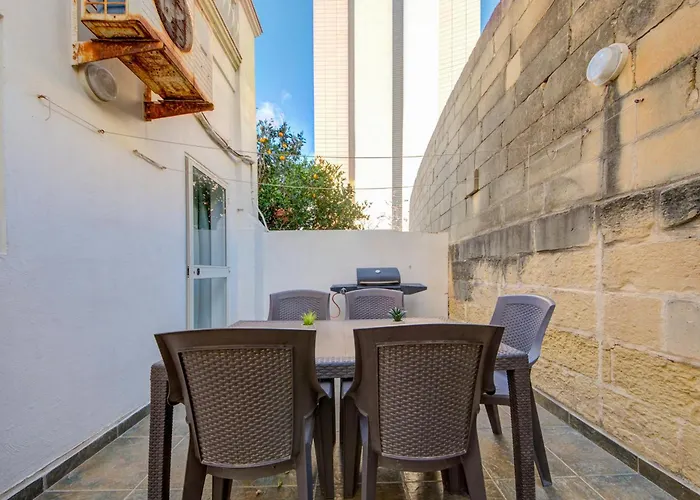 Apartman St Julian's Unique 3-bedroom And Penthouse With Jacuzzi