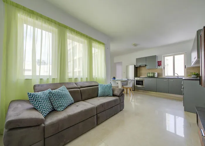 St Julian's Unique 3-bedroom And Penthouse With Jacuzzi Apartman San Ġiljan