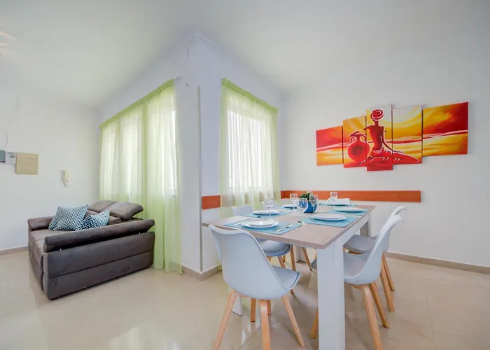 Apartman St Julian's Unique 3-bedroom And Penthouse With Jacuzzi