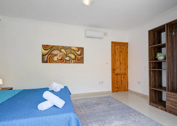 St Julian's Unique 3-bedroom And Penthouse With Jacuzzi San Ġiljan