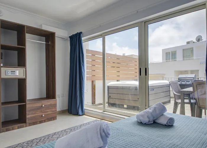 St Julian's Unique 3-bedroom And Penthouse With Jacuzzi Apartman *