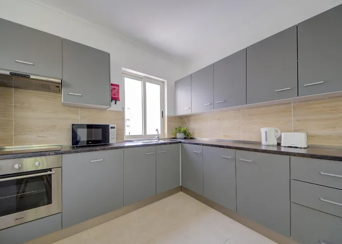 St Julian's Unique 3-bedroom And Penthouse With Jacuzzi Apartman