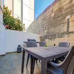 Apartamento St Julian's Unique 3-bedroom And Penthouse With Jacuzzi