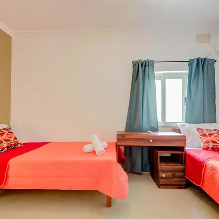 Apartment St Julian's Unique 3-bedroom Sleeps 9-10