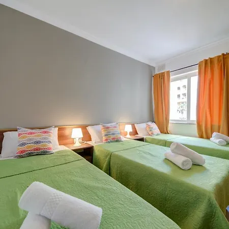 St Julian's Unique 3-bedroom Sleeps 9-10 * Saint Julian's