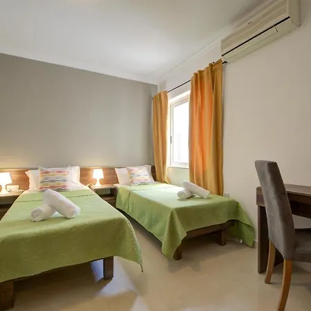 St Julian's Unique 3-bedroom Sleeps 9-10 Saint Julian's