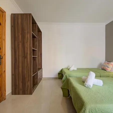 Apartment St Julian's Unique 3-bedroom Sleeps 9-10
