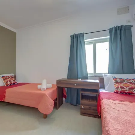 Apartment St Julian's Unique 3-bedroom Sleeps 9-10 *