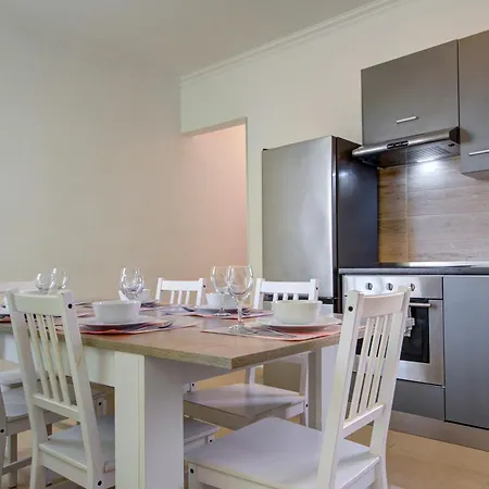 St Julian's Unique 3-bedroom Sleeps 9-10 Saint Julian's