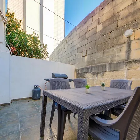 Daire St Julian's Unique 3-bedroom And Penthouse With Jacuzzi