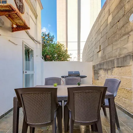 Apartment St Julian's Unique 3-bedroom Sleeps 9-10