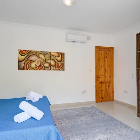 St Julian'S Unique 3-Bedroom Apartments And Penthouse With Jacuzzi San Ġiljan