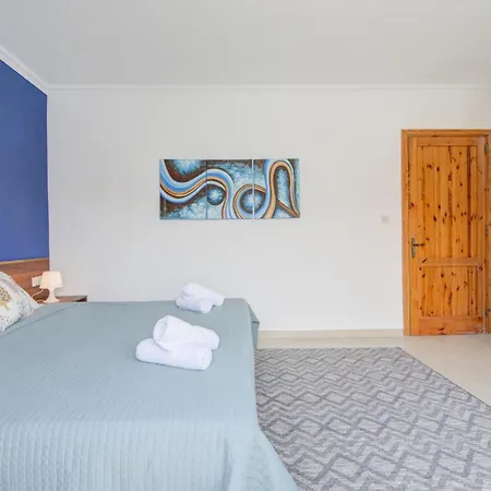 Apartment St Julian's Unique 3-bedroom Sleeps 9-10 *