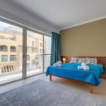 St Julian's Unique 3-bedroom Sleeps 9-10 *
