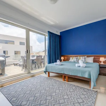 St Julian's Unique 3-bedroom Sleeps 9-10