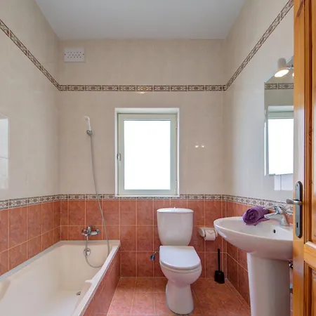 St Julian's Unique 3-bedroom And Penthouse With Jacuzzi *