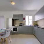 St Julian's Unique 3-bedroom And Penthouse With Jacuzzi דירה