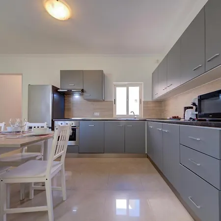 Apartamento St Julian's Unique 3-bedroom Sleeps 9-10