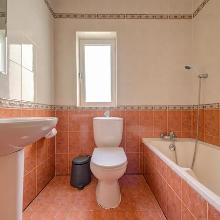 St Julian's Unique 3-bedroom Sleeps 9-10 San Julián